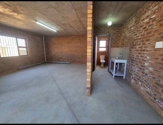 500M² WAREHOUSE TO LET IN BRENTWOOD PARK